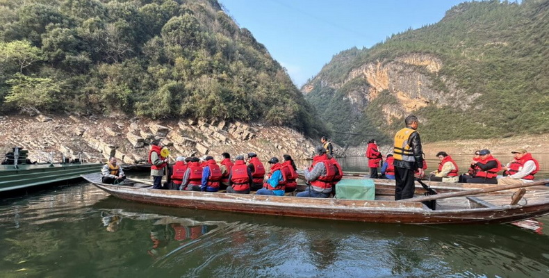 神农溪豌豆角船.jpg 神农溪豌豆角船.jpg