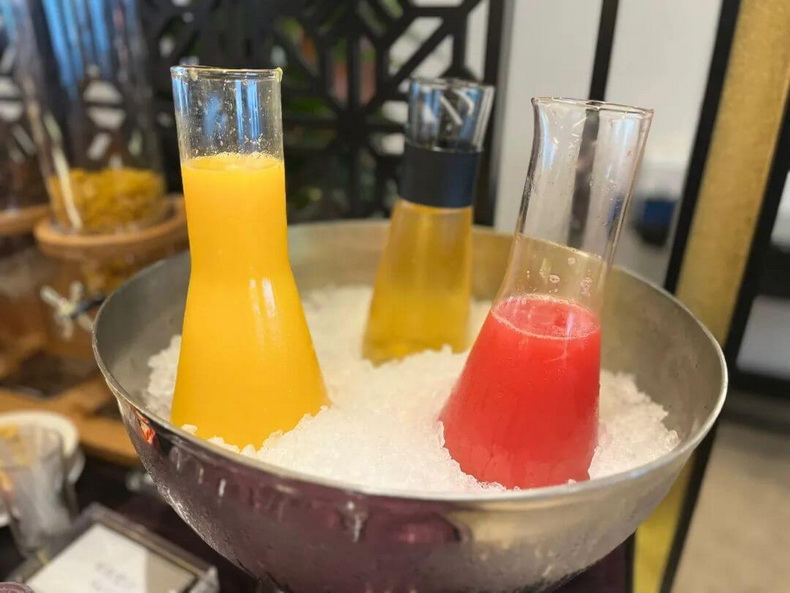 鲜榨果汁.jpg 鲜榨果汁.jpg