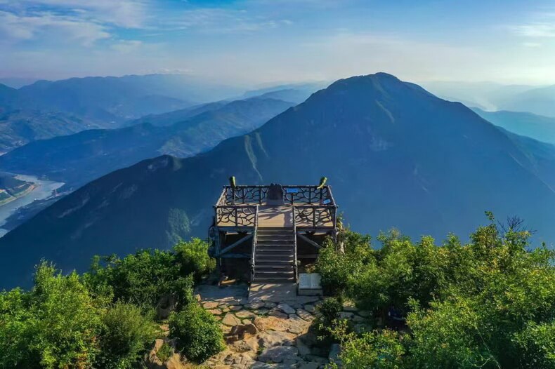 三峡之巅5_调整大小.jpg 三峡之巅5_调整大小.jpg